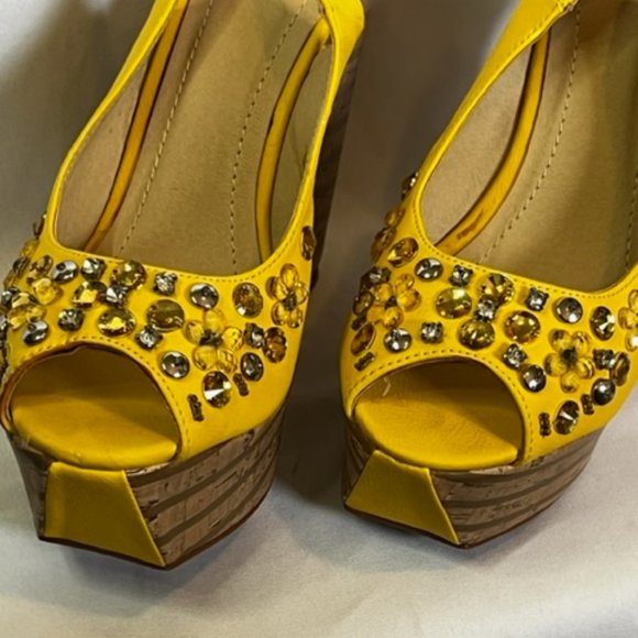 CR Collection Yellow Bling Wedge Sandal. Size 8M - Picture 2 of 5